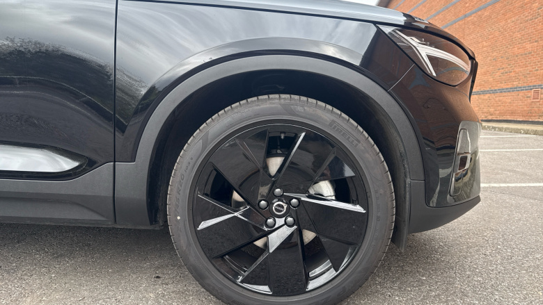 Volvo XC40 2.0 B3P Plus Black Edition 5dr Auto Petrol Estate